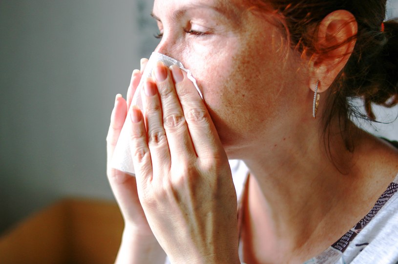 Alergia bywa mylona z przeziębieniem /123RF/PICSEL