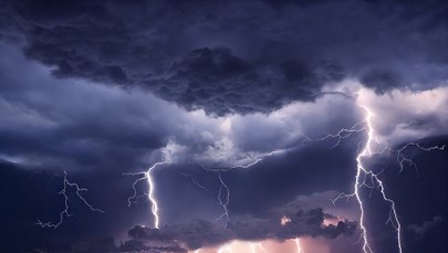 Alert burzowy dla siedmiu województw. IMGW ostrzega
