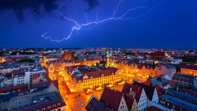 Alert IMGW: Burze, silny wiatr i grad