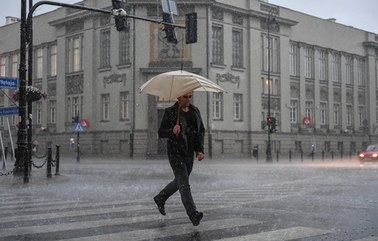 Alert IMGW. W całym kraju możlliwe burze, lokalnie trąby powietrzne