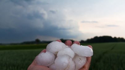 Alert RCB: Burze z gradem, wiatr do 100 km/h. Ostrzeżenia dla 13 województw 