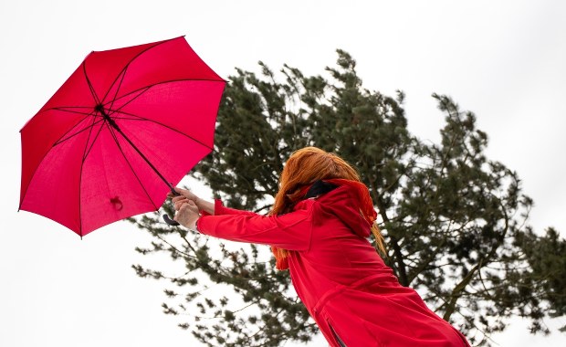 Alert RCB dla 12 regionów: Nadciągają burze z gradem