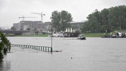 Alert RCB. Przez Małopolskę przechodzi fala wezbraniowa