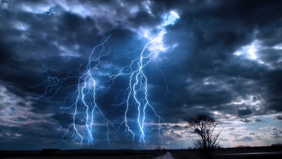 Alert RCB: Uwaga na burze i silny wiatr