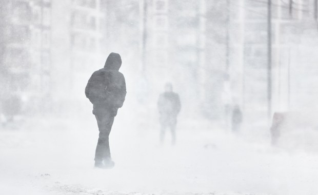 Alerty IMGW. Intensywne opady śniegu, silny wiatr i oblodzenia
