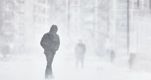 Alerty IMGW. Intensywne opady śniegu, silny wiatr i oblodzenia