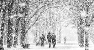 Alerty IMGW. Śliskie drogi i intensywne opady śniegu