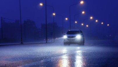 Alerty: Marznące opady, wiatr, na drogach 