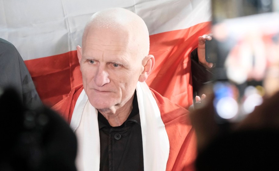 Aleś Białacki po uwolnieniu z białoruskiego więzienia /VALDA KALNINA /PAP/EPA