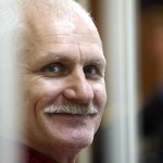 Aleś Bialacki z nagrodą Nobla. Legendarny białoruski obrońca praw człowieka
