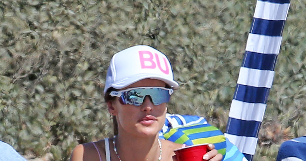 Alessandra Ambrosio na plaży /BOAZ/Backgrid /Agencja FORUM