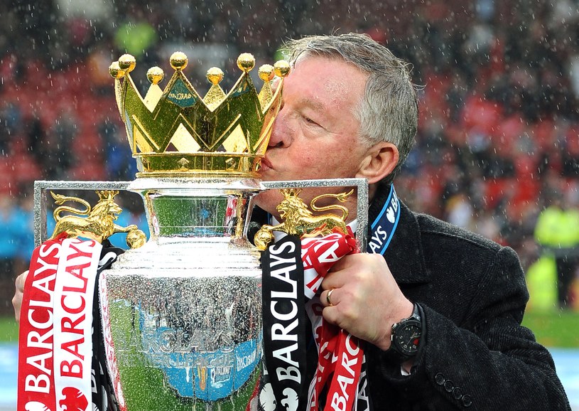 Alex Ferguson z trofeum za mistrzostwo Anglii /AFP