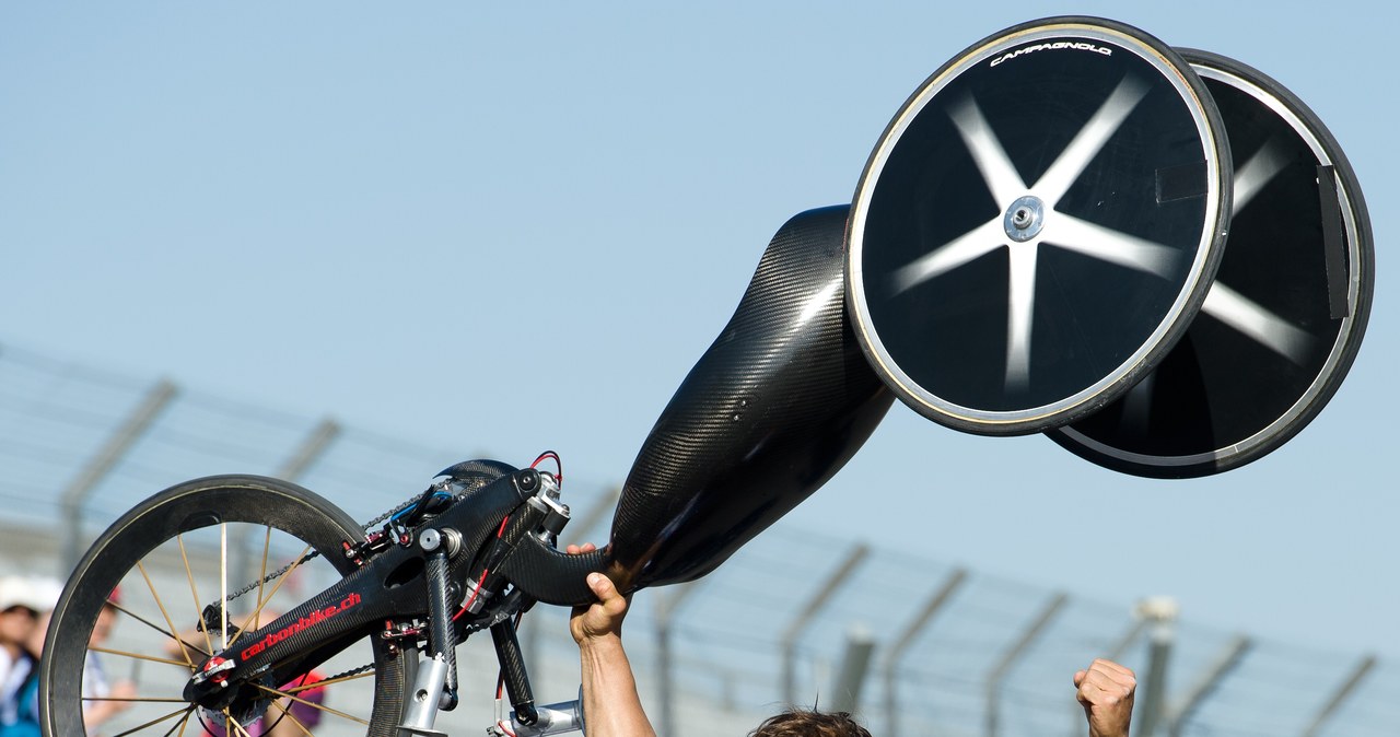 Alex Zanardi. Twardy człowiek z wielkim charakterem /AFP