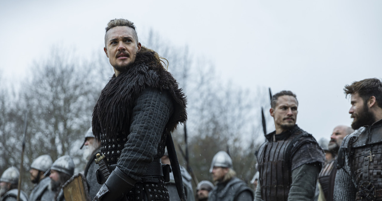 Alexander Dreymon w filmie "Seven Kings Must Die" /Netflix /materiały prasowe