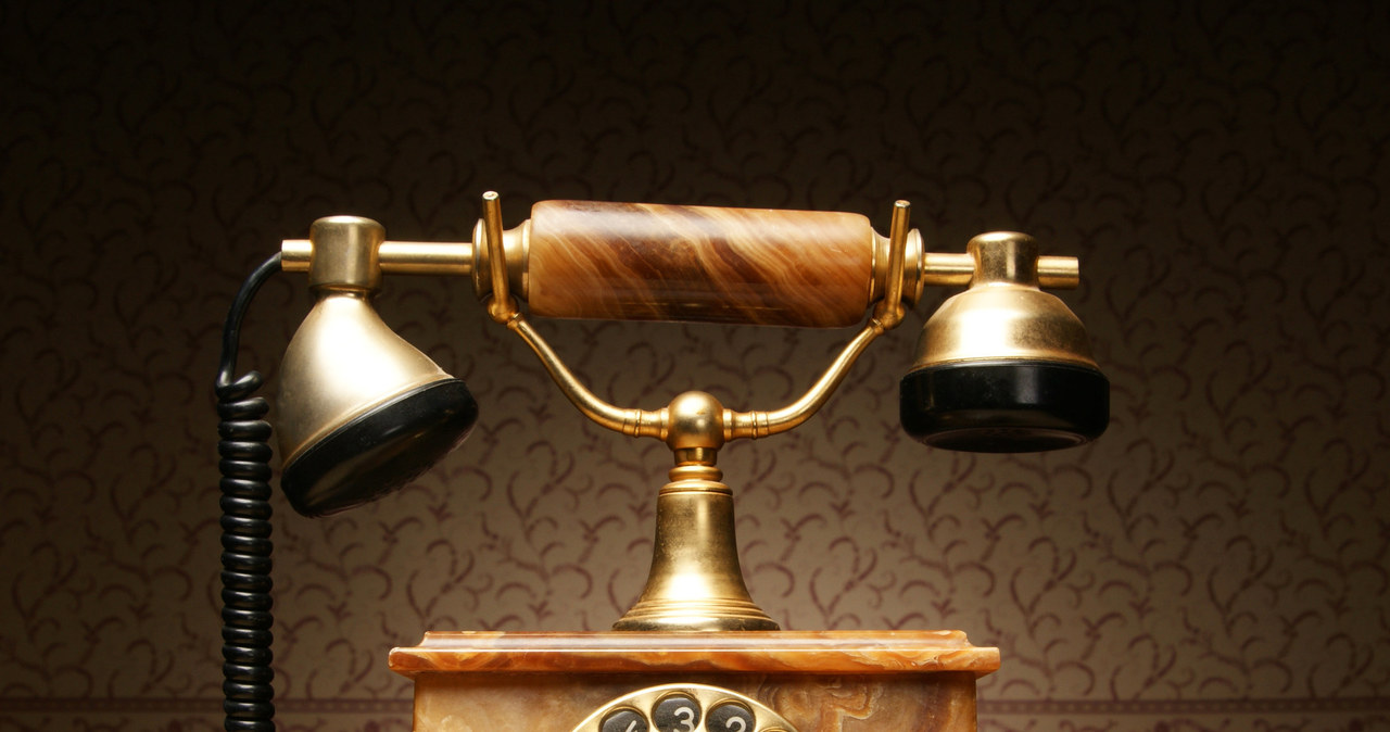 Alexander Graham Bell zaprezentował go w 1876 roku i odmienił świat /123RF/PICSEL