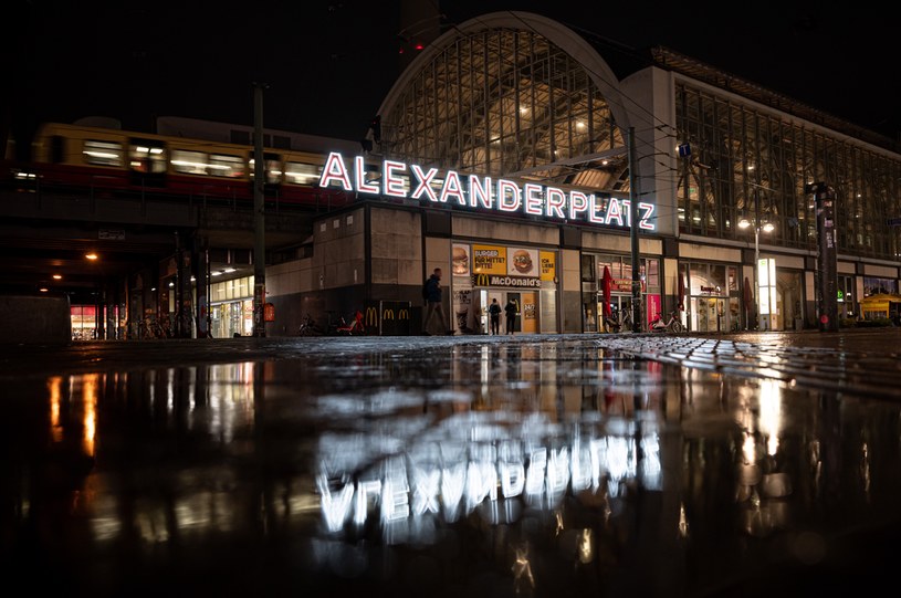 Alexanderplatz w centrum Berlina, miejsce zdarzenia /Fabian Sommer /AFP