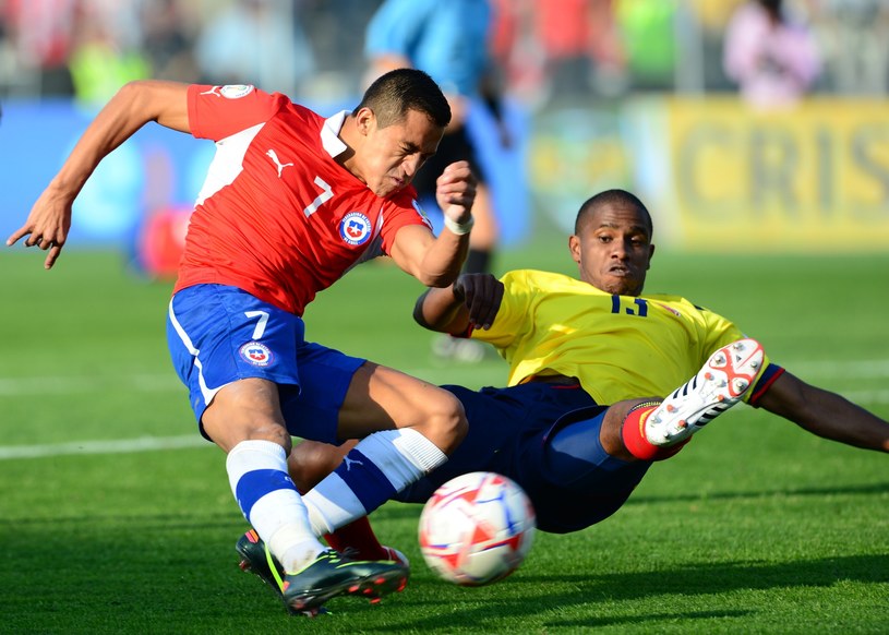Alexis Sanchez (z lewej) podczas meczu Chile - Kolumbia /AFP