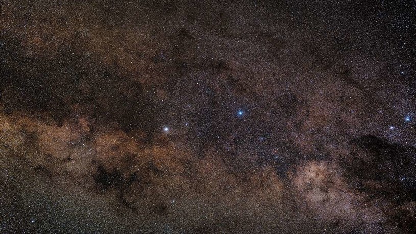 Alfa Centauri to system złożony z trzech gwiazd (najjaśniejszy po lewej) /NASA
