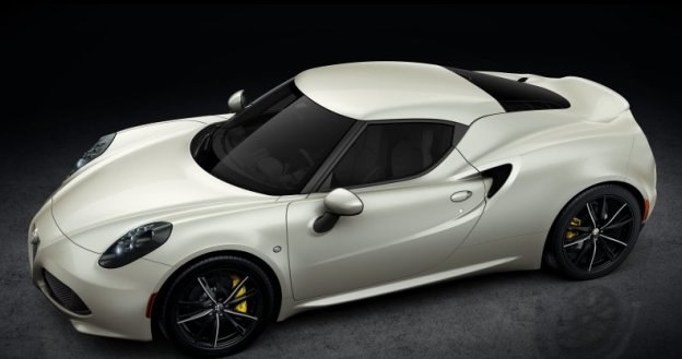 Alfa Romeo 4C w kolorze Madreperla White. /Alfa Romeo