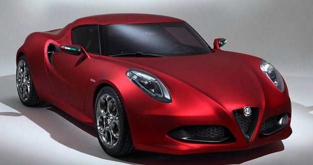 Alfa Romeo 4C waży niespełna 1000 kg. Masa auta rozkłada się w proporcji 40:60.