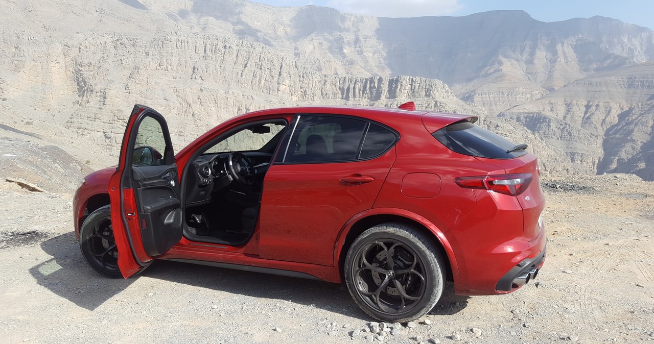 Alfa Romeo Stelvio Quadrifoglio na górskiej słynnej drodze Jebel Jais /INTERIA.PL