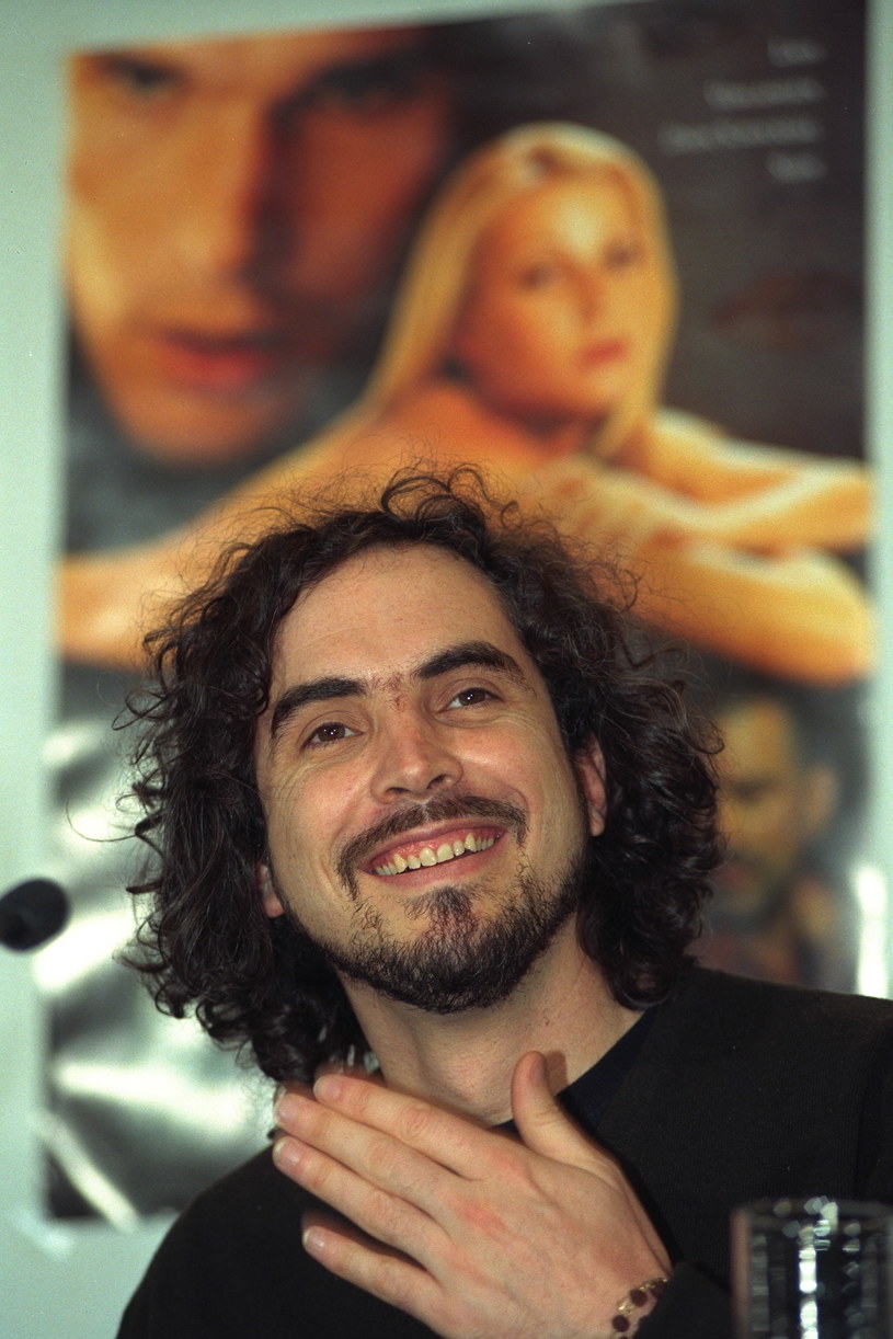 Alfonso Cuaron na tle plakatu "Wielkich nadziei" /Ronald Siemoneit/Sygma/Sygma /Getty Images