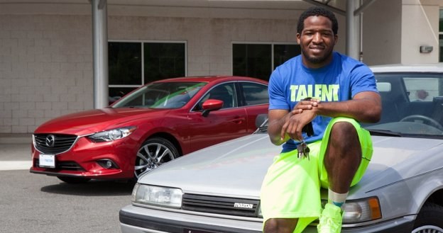 Alfred Morris i jego 22-letnia Mazda 626 z silnikiem 2.2 (115 KM). /Mazda