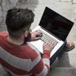 praca "Algorytm odbierze telefon zamiast mnie". Młodzi boją się przyszłości