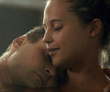 Alicia Vikander w filmie "Hotel"
