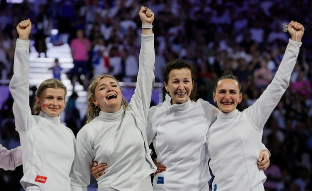 Alicja Klasik (L), Aleksandra Jarecka (2L), Renata Knapik-Miazga (2R) i Martyna Swatowska-Wenglarczyk po zdobyciu brązowego medalu /RONALD WITTEK /PAP/EPA