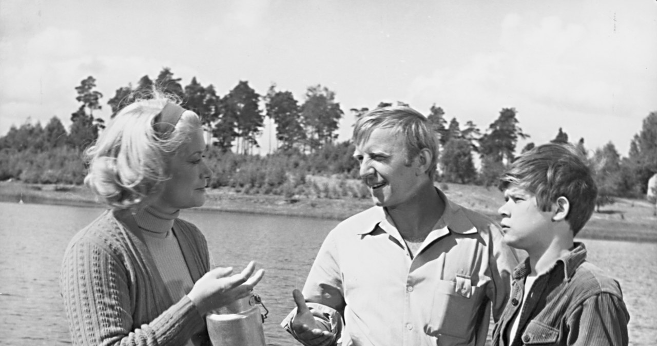 Alina Janowska (L), Jerzy Turek (C) i Henryk Gołębiewski (P) na planie "Podróży za jeden uśmiech" /Bauer /AKPA