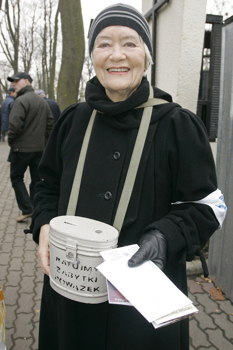 Alina Janowska nigdy nie odmawia pomocy w zbiórkach na cele charytatywne /AKPA