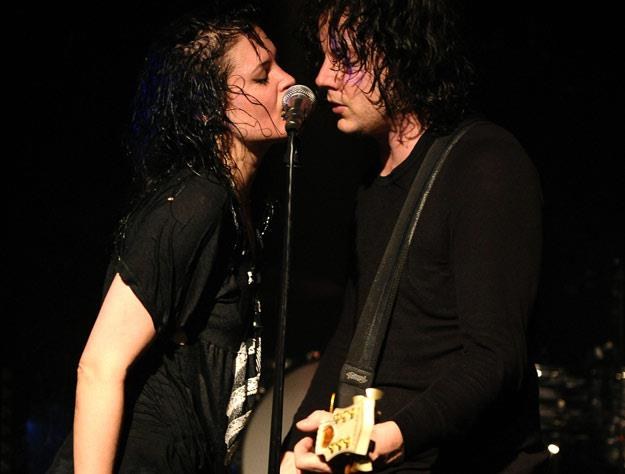 Alison Mosshart i Jack White podczas koncertu The Dead Weather (fot. Michael Loccisano) /Getty Images