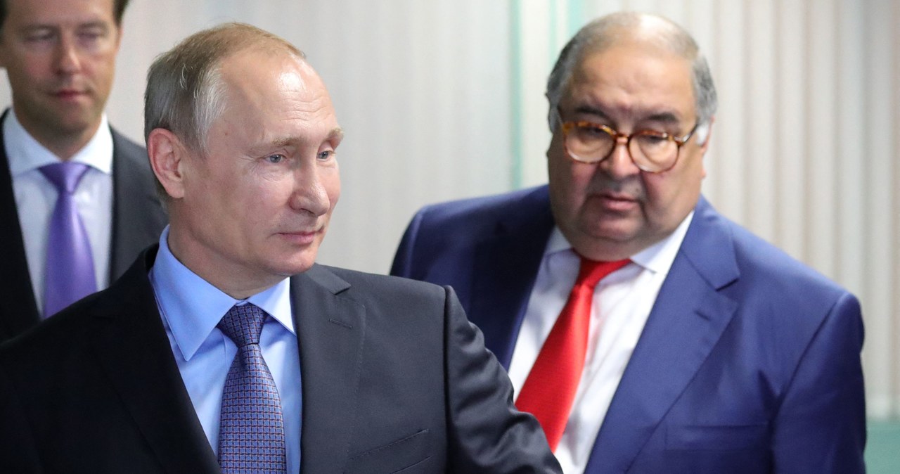 Aliszer Usmanow (P) jest określany przez UE jako "przyjazny Kremlowi oligarcha, który pielęgnuje szczególnie bliskie związki z prezydentem Rosji Władimirem Putinem" /Sputnik/MIKHAIL KLIMENTYEV /AFP