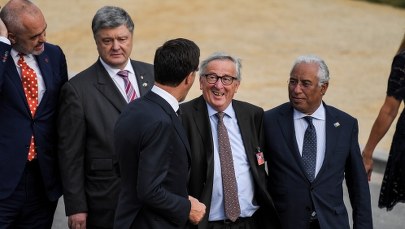 Alkohol czy ból pleców? Media pytają o dziwne zachowanie Junckera na szczycie NATO