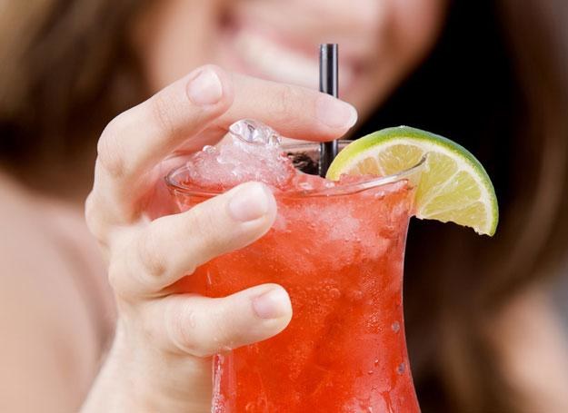 Alkohol i słodkie napoje sprzyjają nadwadze. /&copy; Panthermedia
