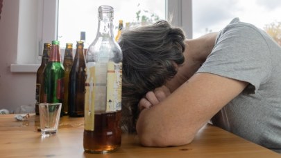 Alkohol jest zbyt łatwo dostępny? Większość Polaków nie ma wątpliwości