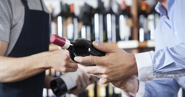 Alkohol jest zbyt łatwo dostępny /&copy;123RF/PICSEL