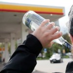 Zakaz sprzedaży alkoholu Alkohol na stacjach benzynowych zostaje? Minister zdradza, co dalej z kontrowersyjnym zakazem