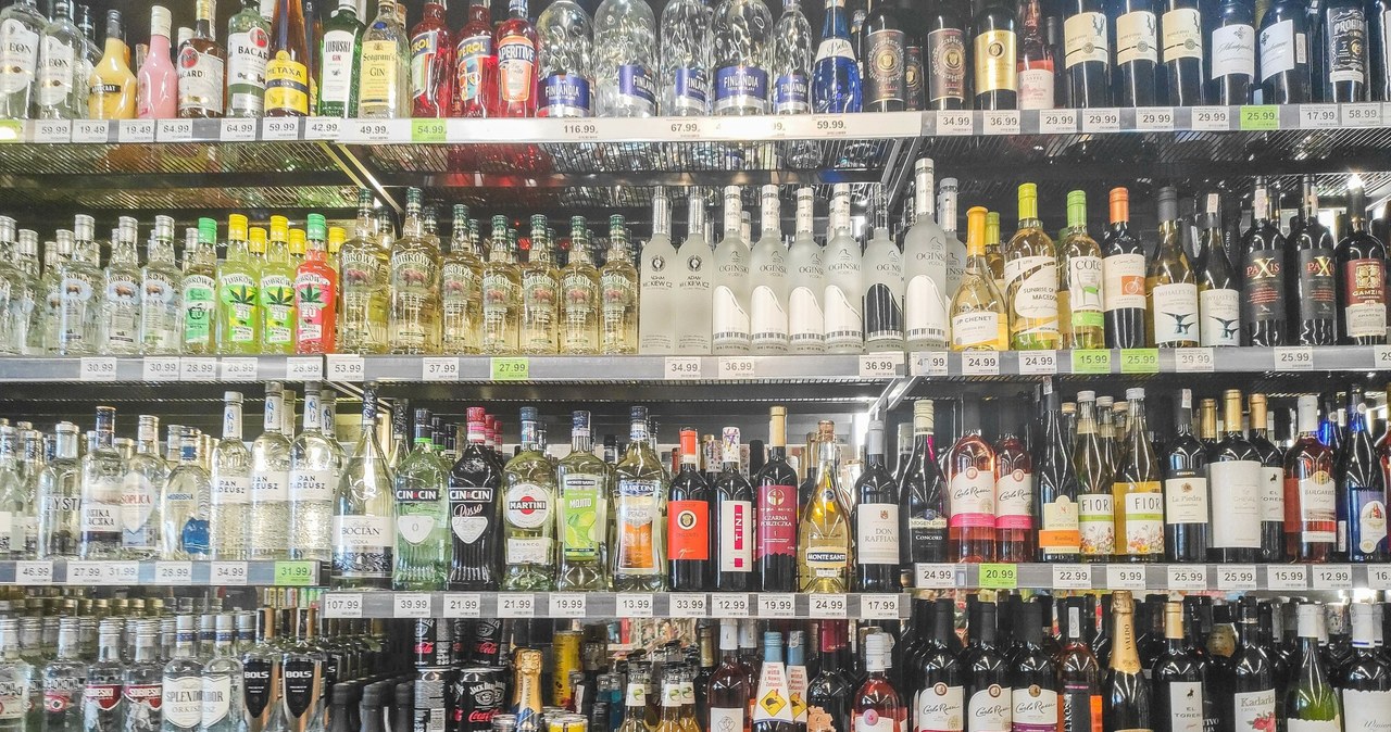Alkohol w Polsce jest zbyt tani? Możliwa interwencja rządu /Piotr Kamionka /Reporter