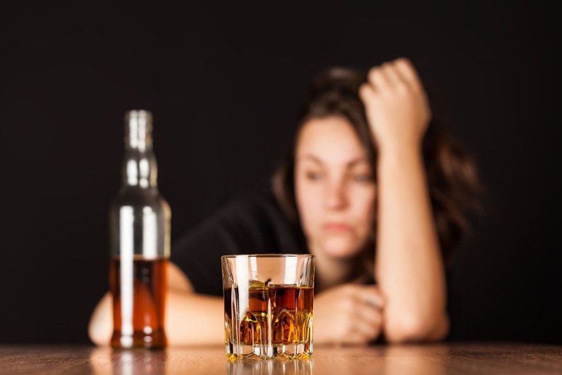 Alkoholizm dotyka także najbliższych chorego /123RF/PICSEL