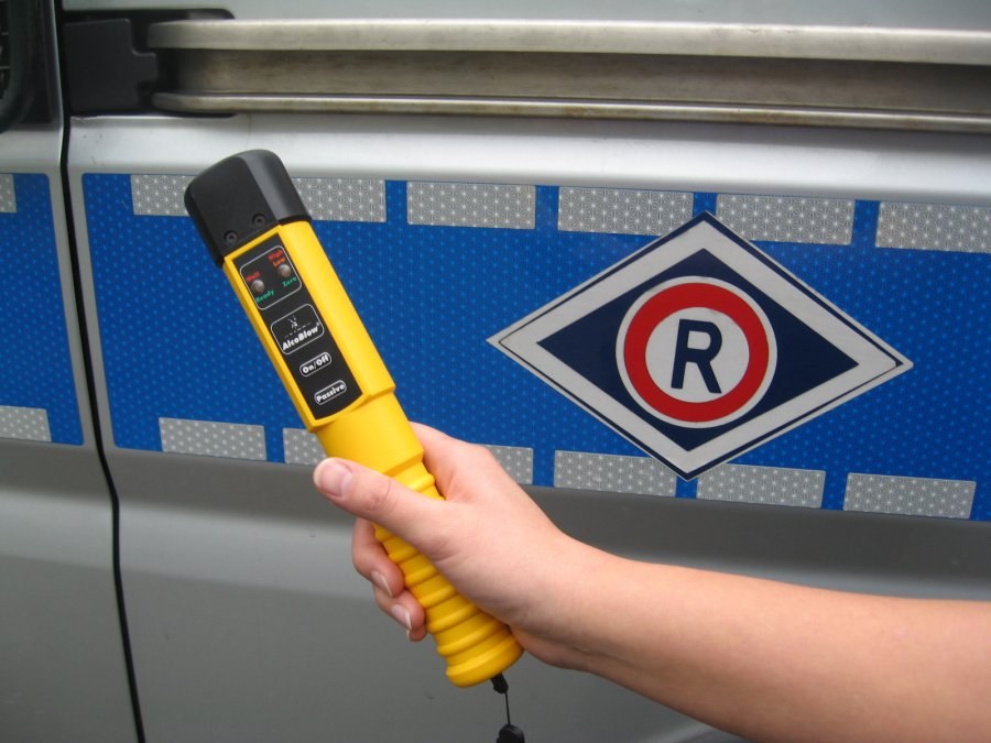 Alkomat pokazał 3,5 promila. Policjant z Sejn z zarzutem za prowadzenie auta "pod wpływem"