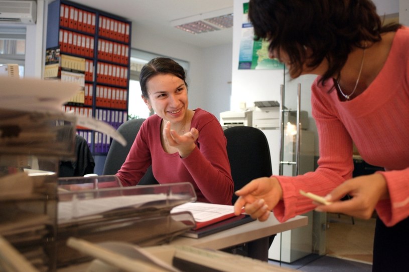 Alla Radzimovska (po lewej)  ukrainska pracowniczka firmy Polfrost podczas pracy w biurze firmy. Fot: Piotr Małecki / Forum /&nbsp