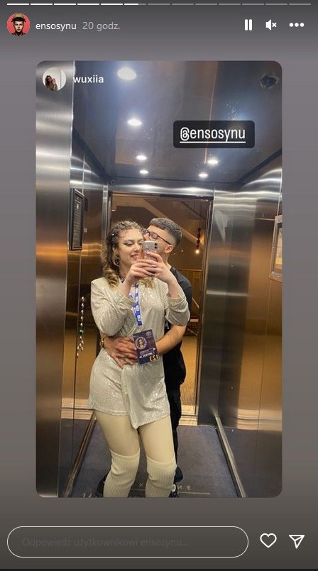 Allan Krupa obcałowuje dziewczynę w hotelu /www.instagram.com/ensosynu /Instagram