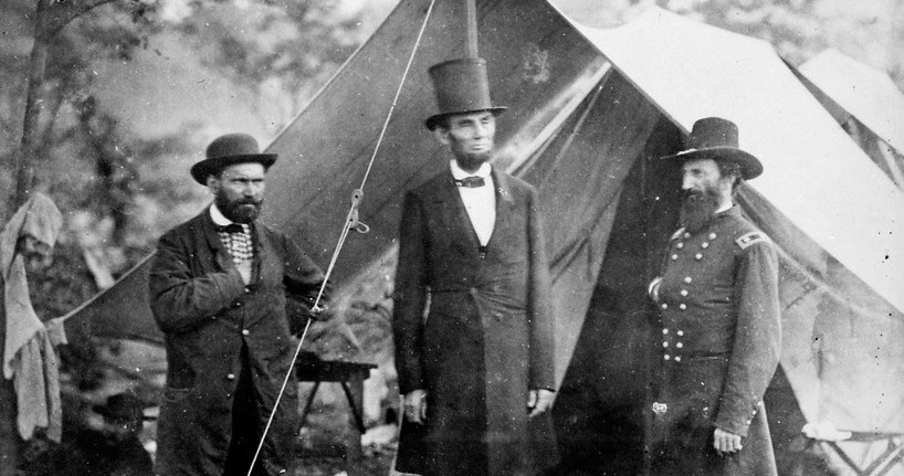 Allan Pinkerton (po lewej) wraz z przyszłą "ofiarą", Abrahamem Lincolnem /East News