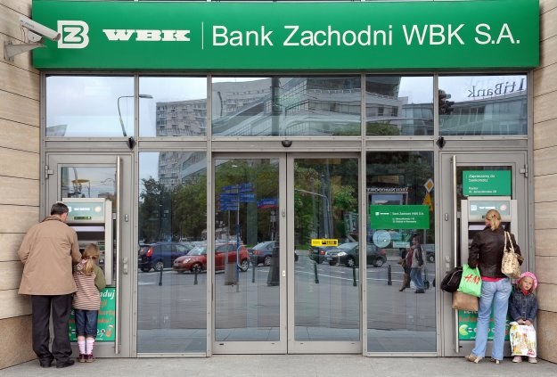 Allied Irish Bank wystawił na sprzedaż 70,2 proc. akcji Banku Zachodniego WBK /AFP