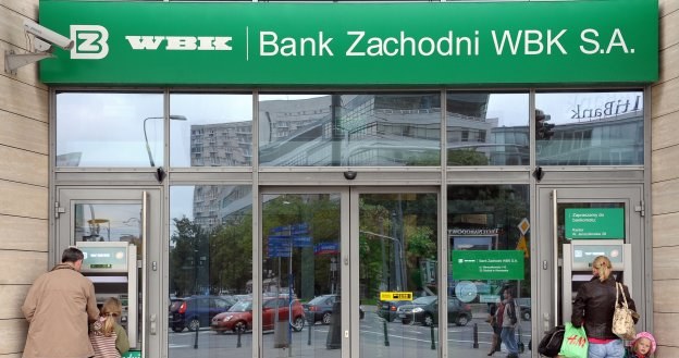 Allied Irish Bank wystawił na sprzedaż 70,2 proc. akcji Banku Zachodniego WBK /AFP