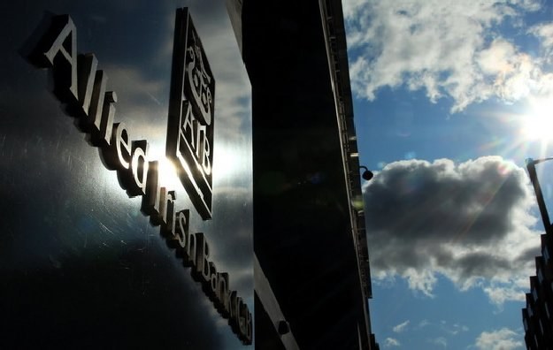 Allied Irish Banks planuje sprzedaż swojego pakietu 49,9 proc. akcji Bulgarian American Credit Bank /AFP
