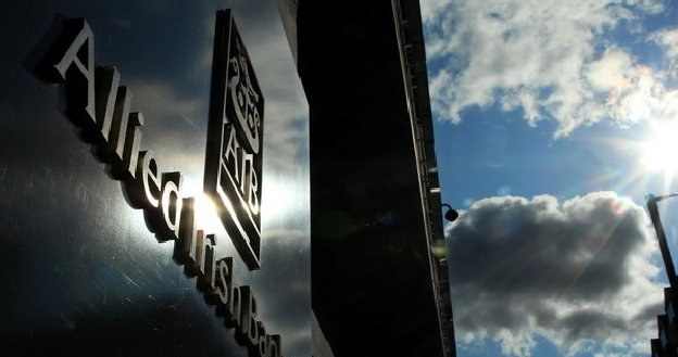 Allied Irish Banks planuje sprzedaż swojego pakietu 49,9 proc. akcji Bulgarian American Credit Bank /AFP