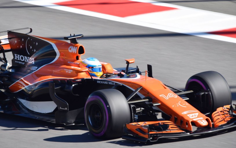 Alonos nie wyklucza pozostania w McLarenie /AFP